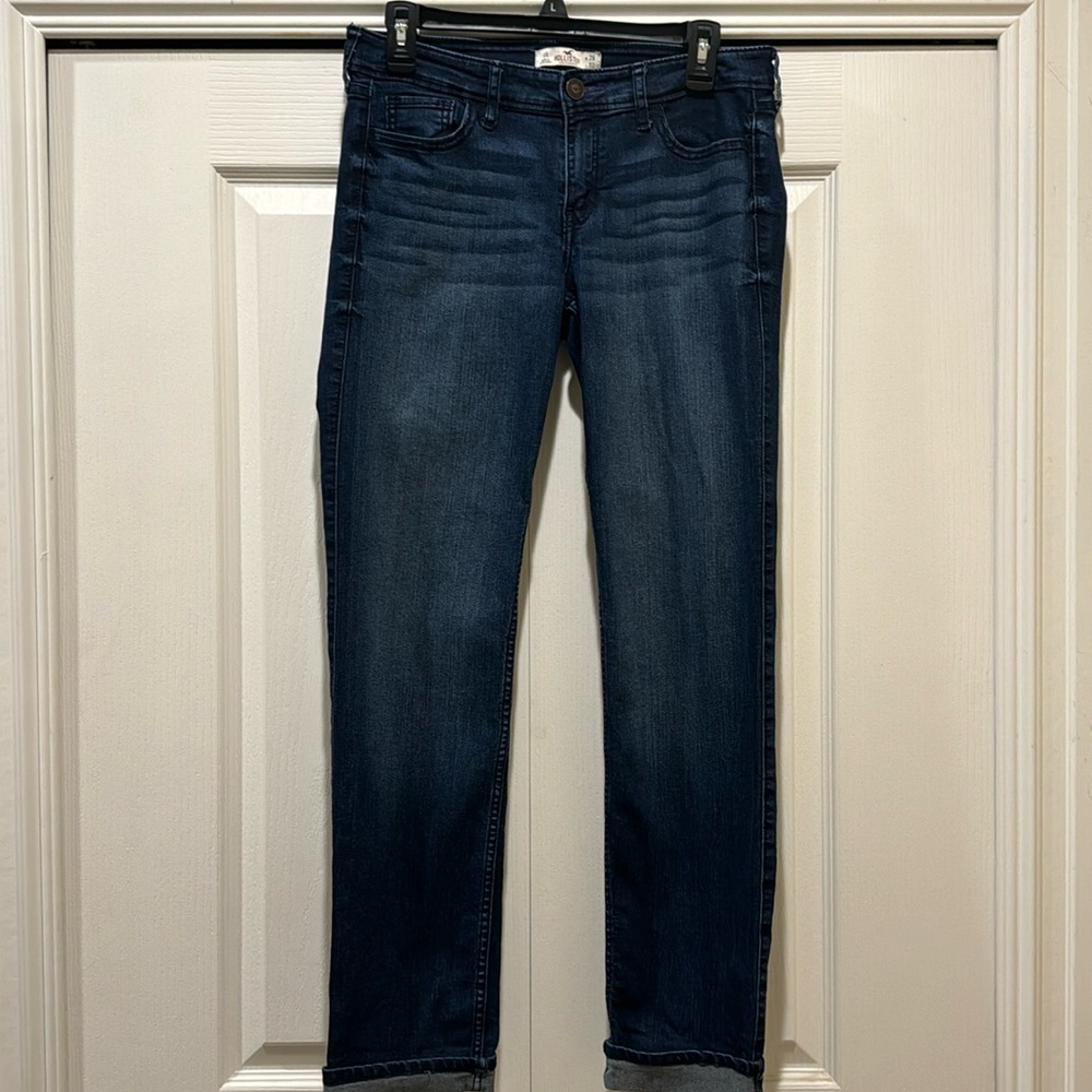 Hollister Women’s skinny jeans Size 9R. Waist 29. Length 32. Dark Jean.